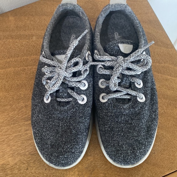 Allbirds - size 6 in excellent used condition - Picture 3 of 4